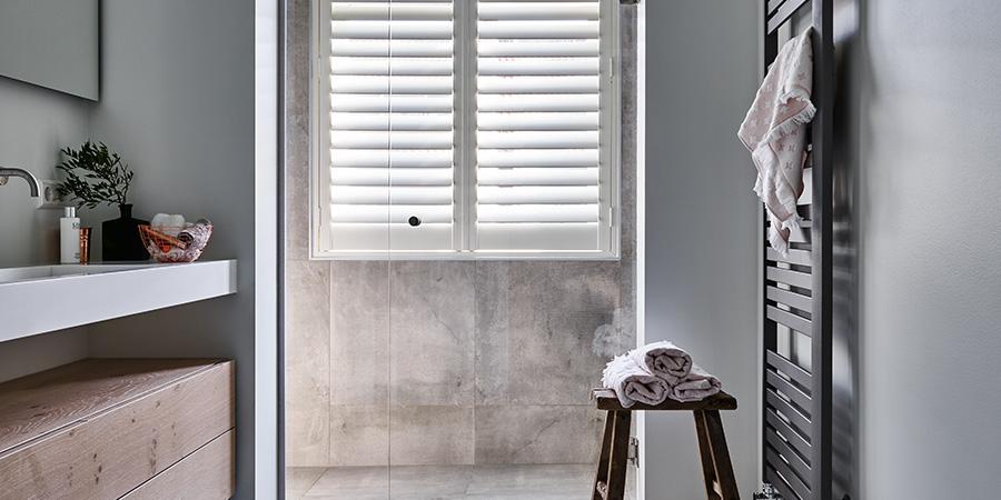 pvc shutters badkamer