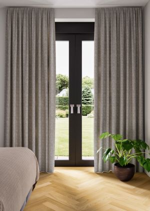 Verduisterend gordijn Label65 Novara Grey in moderne woonkamer; Luxe verduisterend gordijn grey op maat gemaakt voor slaapkamer; Label65 Novara Grey verduisterend gordijn close-up van stofstructuur; Grey verduisterend gordijn in industrieel interieur; Don